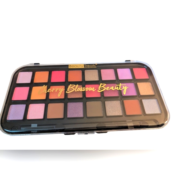 Eyeshadow Palette - Picture 1 of 1